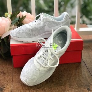 wmns nike tanjun eng